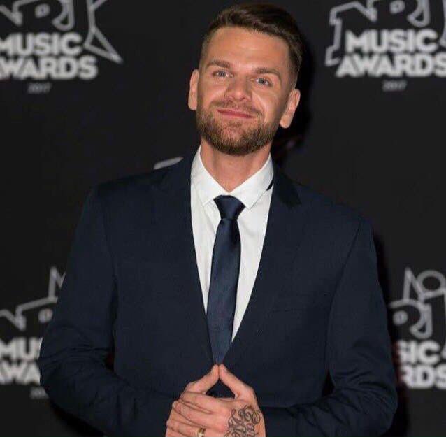 DubucElisa's tweet photo. Il est pas juste trop beau gosse en costard sérieux? ☺️😍😘🤤 @KeenvOfficiel #KF #KF4Ever https://t.co/nLlXd8qbR5
