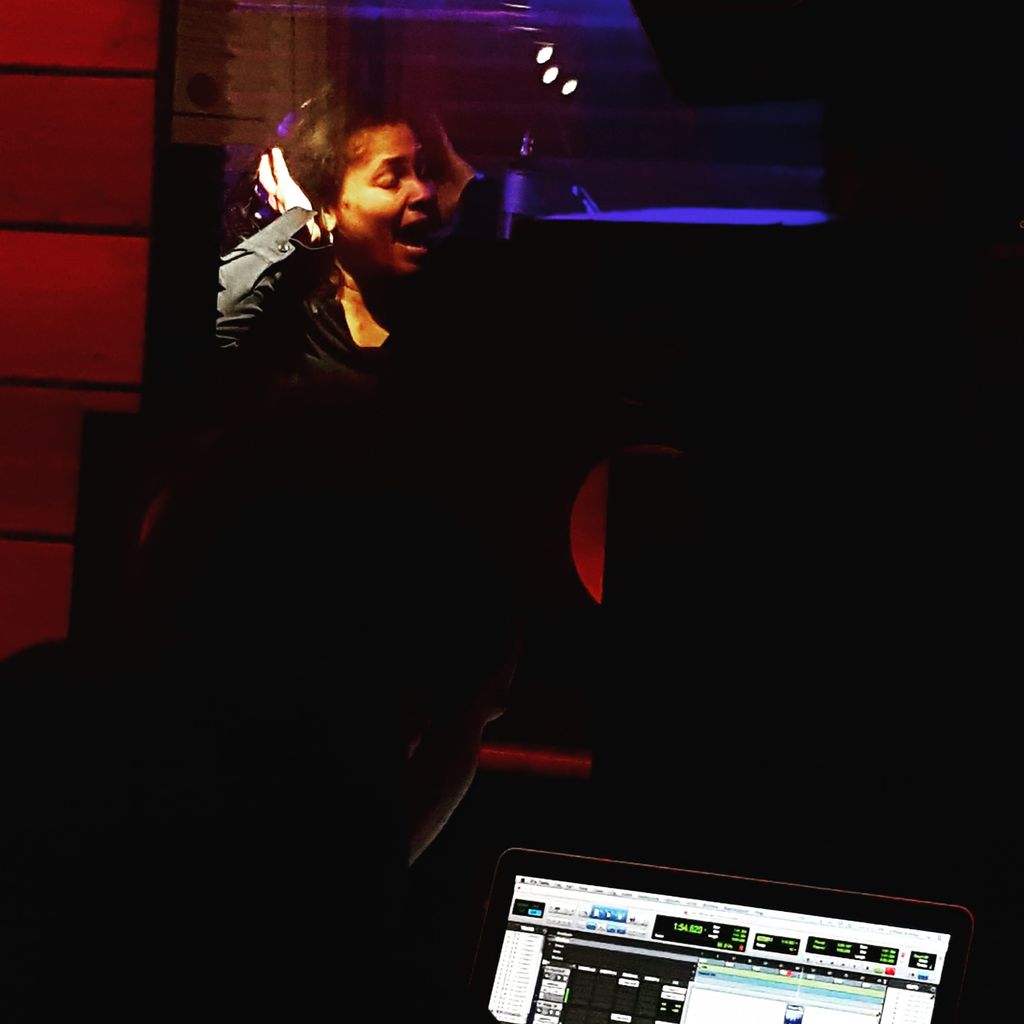 876Studio's tweet photo. @BelindaBrady tracking some beautiful vocals on a rainy Sunday https://t.co/zRksUnGacb