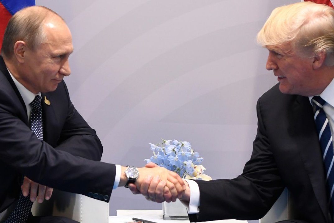 Chicago1Ray's tweet photo. When #Trump meets with Putin the American PPL know fully well that our Natl Sec won't be 4 sale 

#LoveOfCountry ❤

LEADER OF THE FREE WORLD https://t.co/iaHitJECbK