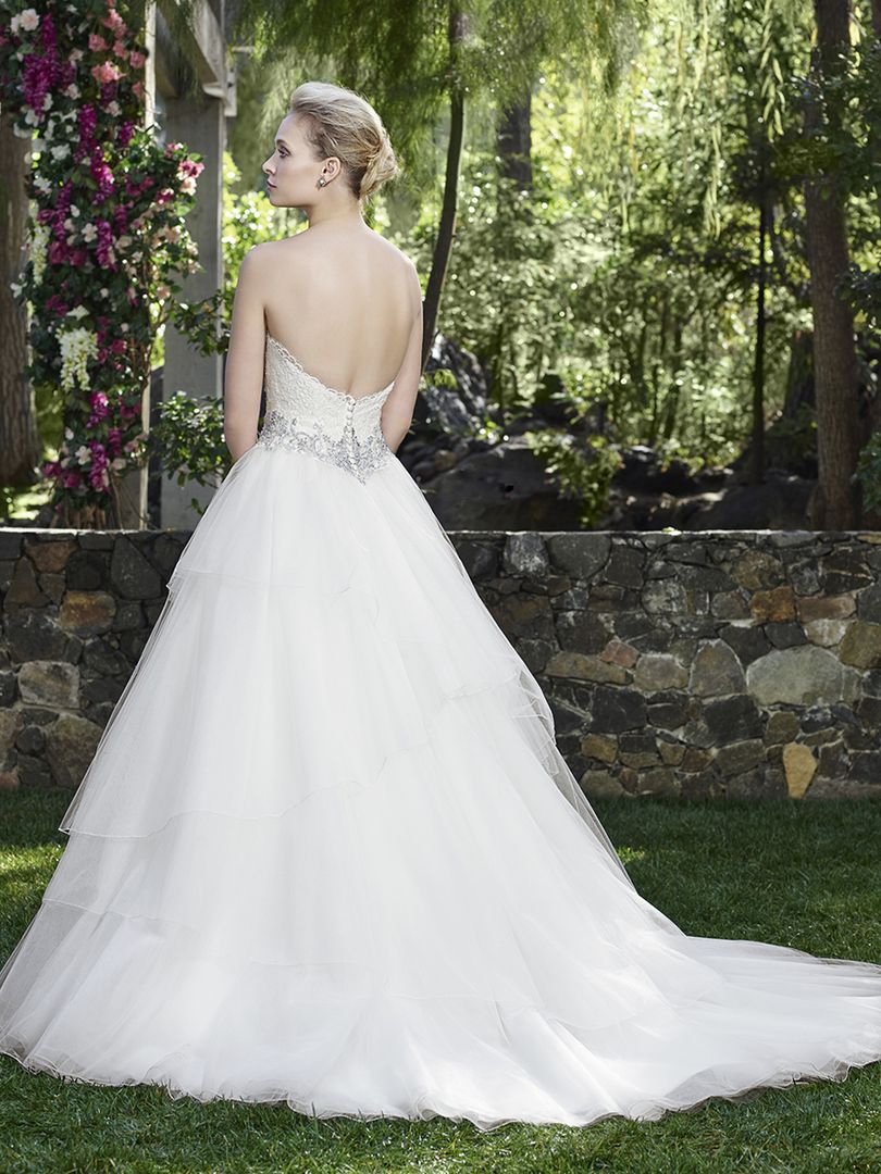 CasablancaBrida's tweet photo. #Style2259 Calla Lily creates the perfect combo of sparkle &amp; structure with her ballgown silhouette &amp; beaded bodice. https://t.co/6ahFpvdGZq https://t.co/vifWMRiAHX