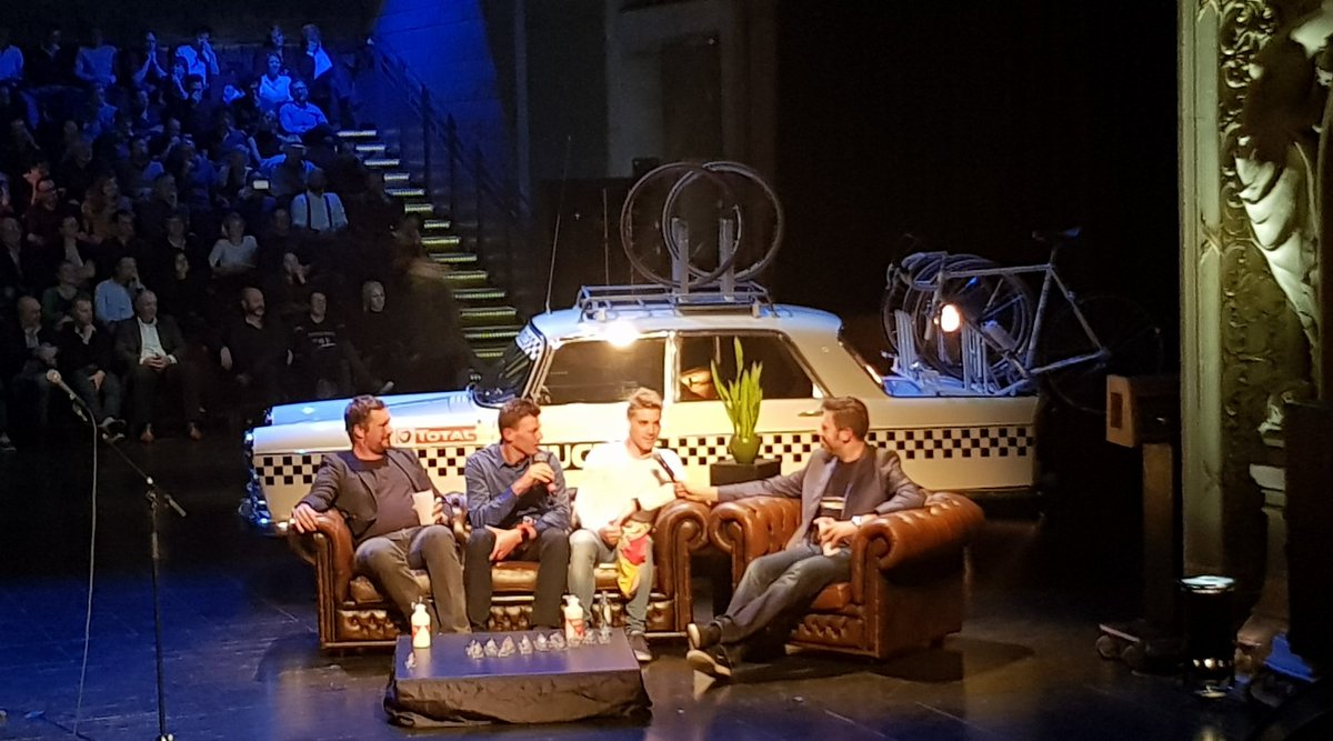 🚴🚲 Praten, zingen en dichten. Heerlijk avondje #koers <a href="/BahamontesMag/">Bahamontes</a>. 👏 <a href="/JO_Nash/">Jonas Heyerick</a> en co 
#Bahamontes 🚴‍♀️🎶