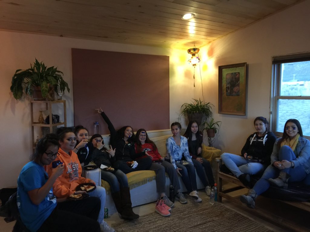 PassinoLarissa's tweet photo. @ProViewTV #QuestaLadyCats #WatchParty #Echaleee https://t.co/U8APm85rAL
