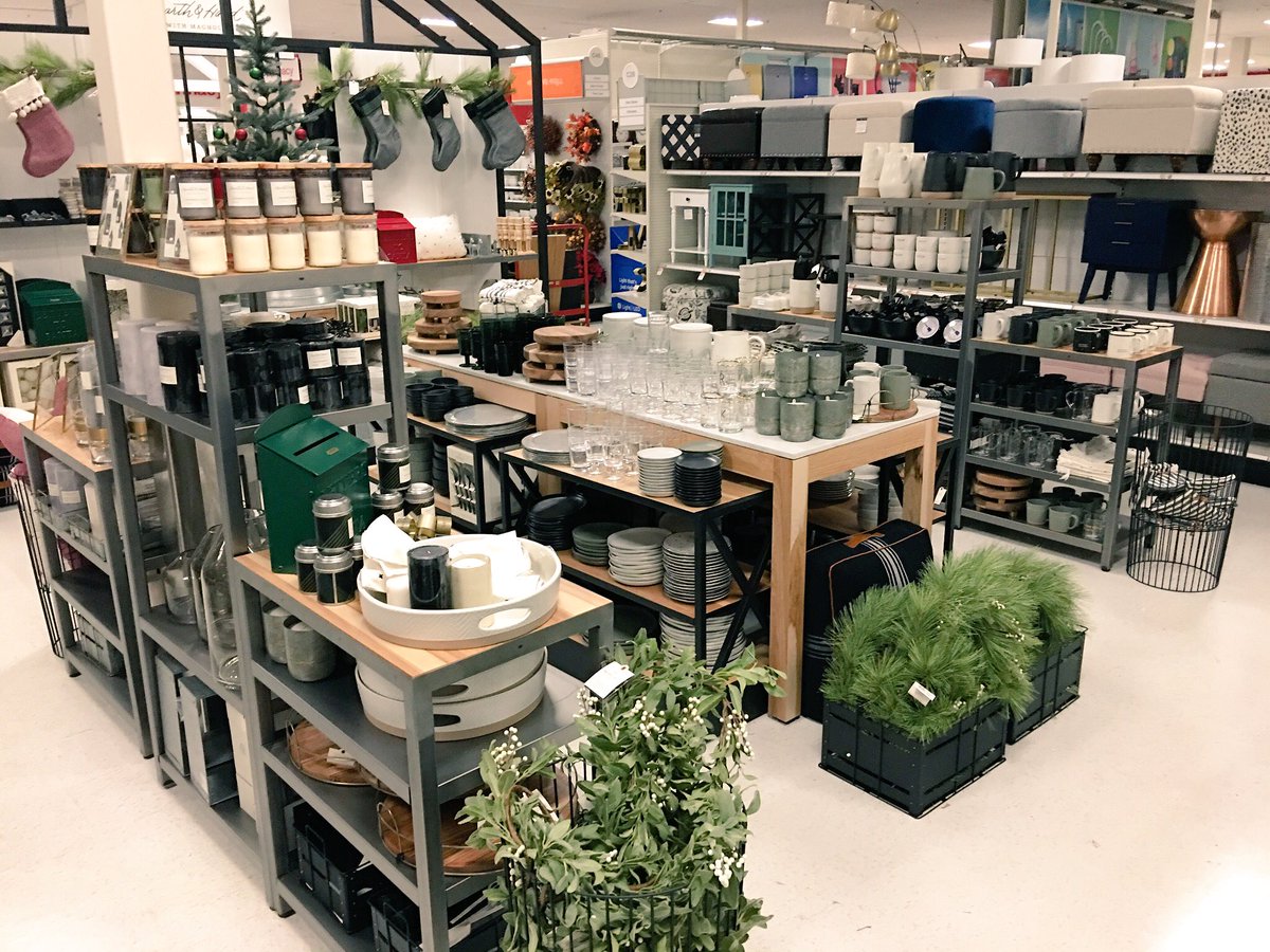 StephanieMnique's tweet photo. #Hearthandhand is finally here! Our ram had so much fun prepping for this launch at T0911!  @MattRadesi @braemcminimy #chipandjoannagaines https://t.co/ji8mR68pvi