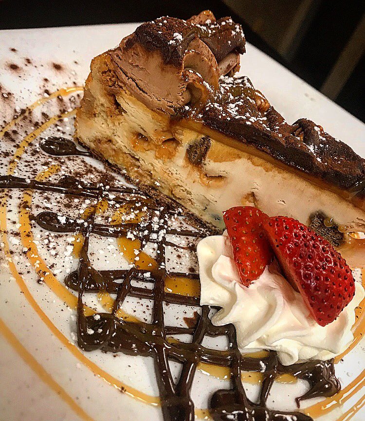 CiaoBellagrill's tweet photo. Turtle cheesecake #ftw on #daylightsavings.
#memphissweets #choose901 #ilovememphis #sbpmemphis #eastmemphis #memphiseats #memphisfood https://t.co/tuWfAtS6GO