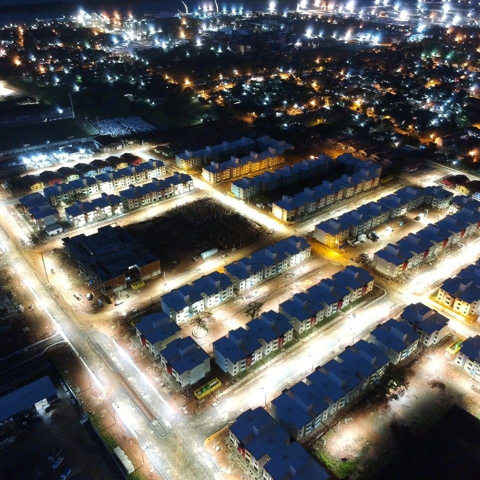 itaipuparaguay's tweet photo. El Barrio San Francisco iluminada
como nunca la viste
1000 #ViviendasDignas
Sistema de iluminación LED 
#HaciendoPatriaAhora @PresidenciaPy https://t.co/eAaXCzSxVC