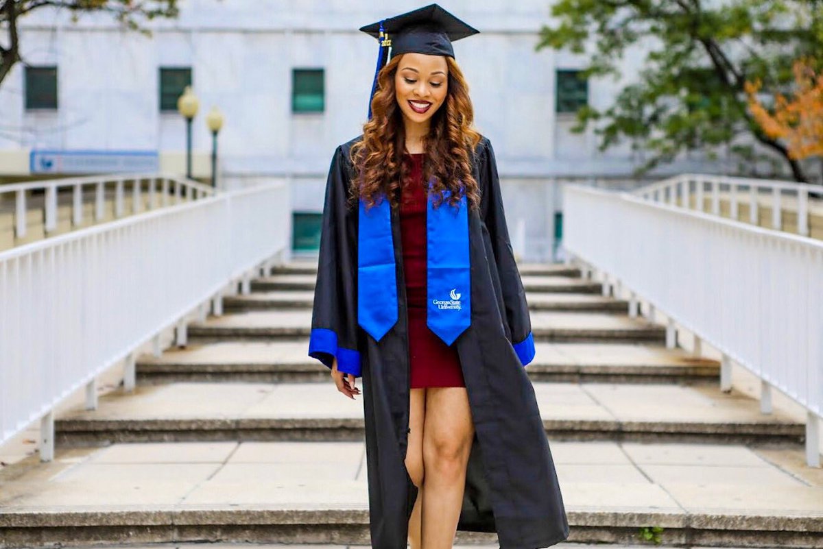 CourtniRenei_'s tweet image. then it hit me..... IM GRADUATINGGGG!!! 🙌🏼
#issaGRADUATE 🎓
#GSU17 🐾