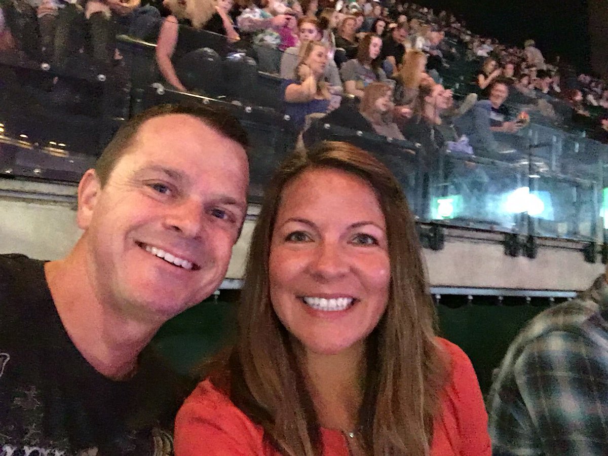 Boiler_JT's tweet photo. At @ladygaga concert with @carrialyse! #kidsfreeweekend https://t.co/5oyoPdwA0j