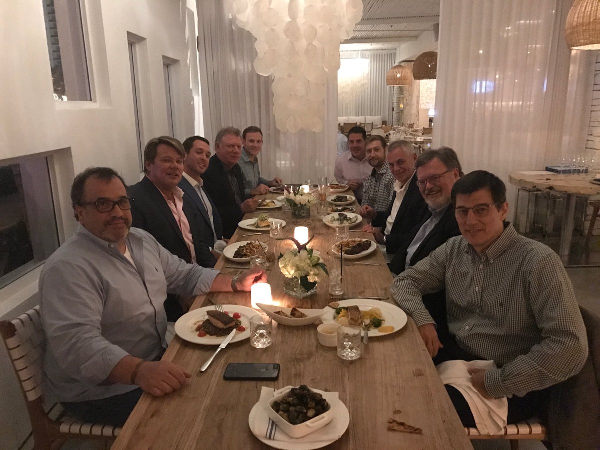 JvMatuszewski's tweet photo. Great dinner with friends @roddmartin! #bitcoin #hyperloop #spacex #nextstartup $BSEM https://t.co/SsgBLY3dn6