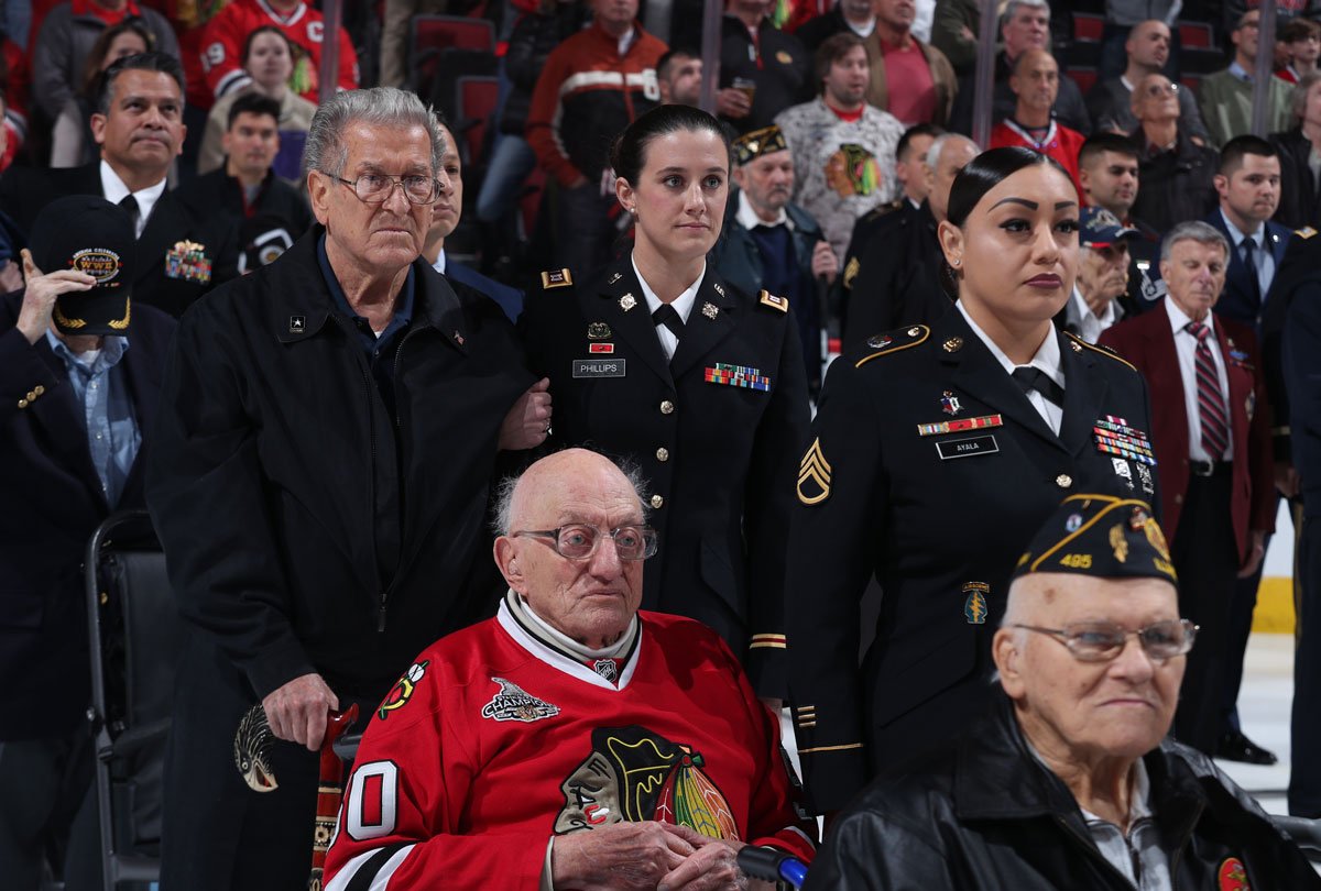 NHLBlackhawks's tweet photo. Some of the 60 members of the United States Armed Forces who were recognized during tonight's National Anthem. #VeteransDay https://t.co/0u6EoZ2a9H