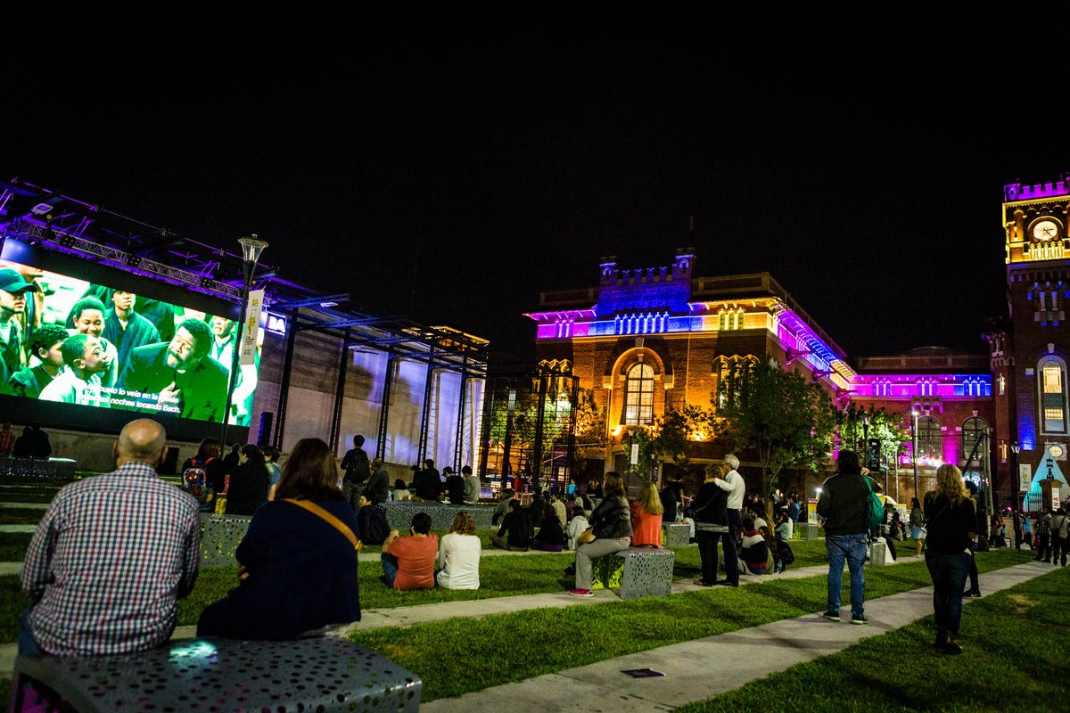 UsinadelArte's tweet photo. ¡Así vivimos #LaNocheDeLosMuseos en la #UsinaDelArte! Disfrutamos de un montón de propuestas y espacios pensados especialmente para vos ✨ https://t.co/5YXXbkNtJ8