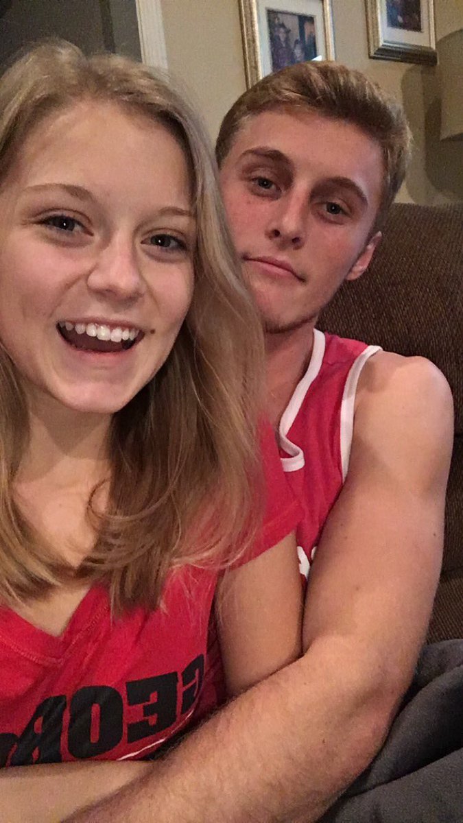 laurenhustead14's tweet photo. 9-0 with my gamecock 🏈 #relationshipdivided https://t.co/eDFgz8K2oI