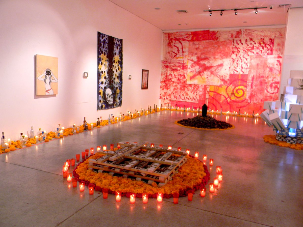EstebanAlessa's tweet photo. #MeOfrendo #exhibition #diademuertos #mexicocity #collectiveshow #plazaGaribaldi #salondesaztecas https://t.co/8aUcgS0whX