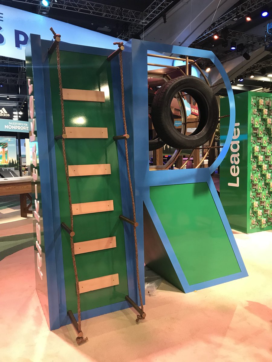 jenb92's tweet image. The Girl Scout expo space at Dreamforce is amazing! #DF17