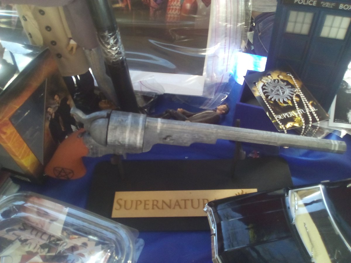 mishamigosinger's tweet photo. I missed u, dudes! #Unifans #ArgentinaWantsSpnCon #SPNFamiIy @HuntersUArg @mishacollins @JensenAckles@WU_arg https://t.co/arS1ZLdGMm