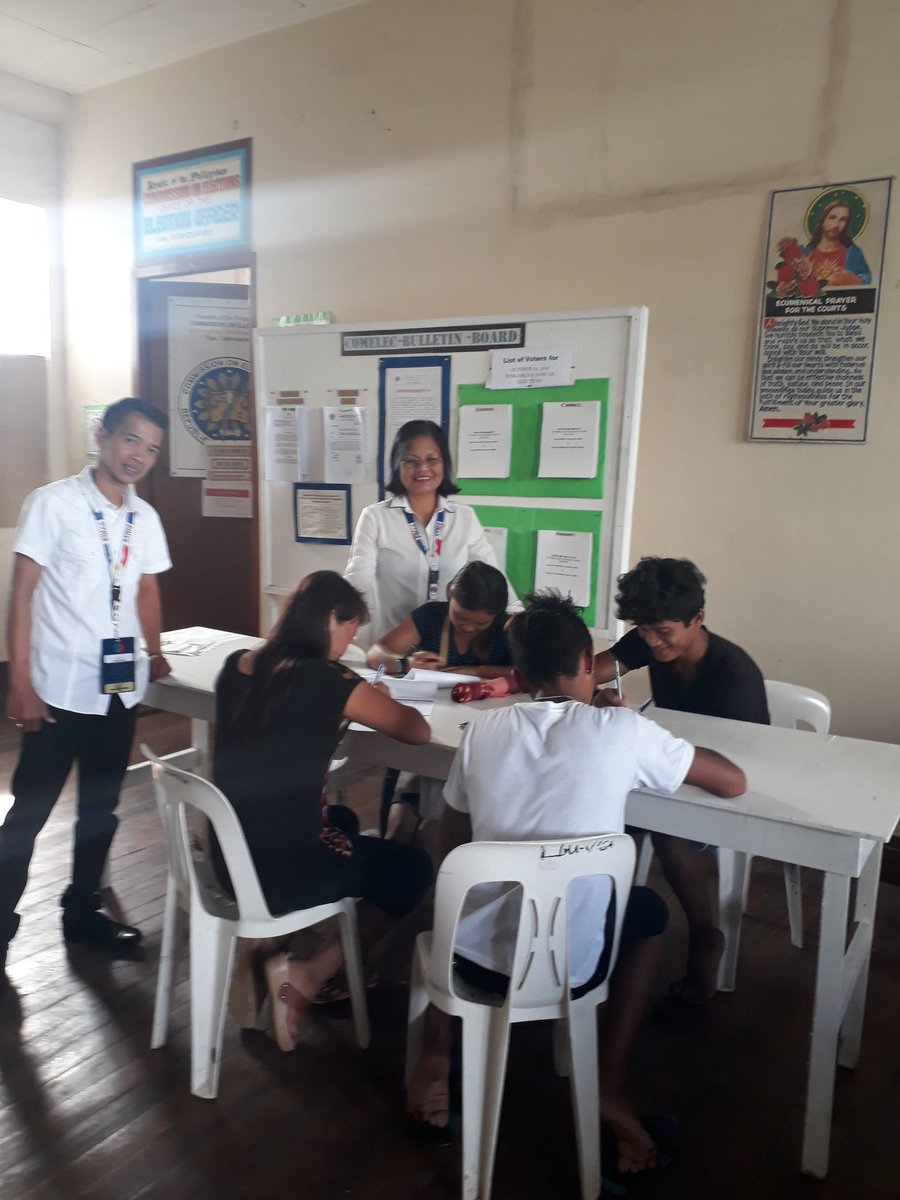 COMELECviga's tweet photo. @PESCatanduanes @COMELECviga 
..sa  unang araw .... 
#resumptionOfREGISTRATION110617
#magPAREHISTROna https://t.co/hS7LwoNQzv