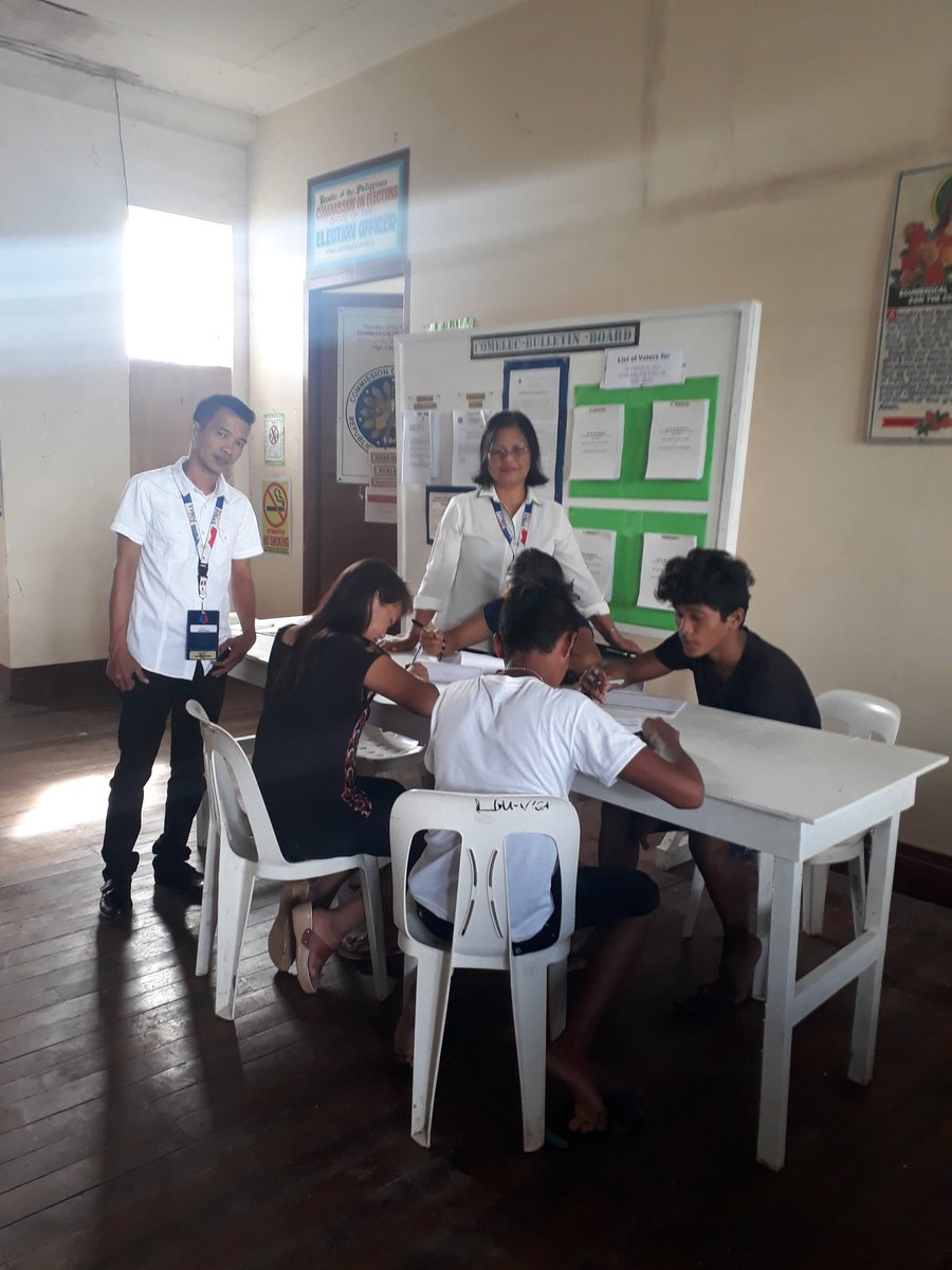 COMELECviga's tweet photo. @PESCatanduanes @COMELECviga 
..sa  unang araw .... 
#resumptionOfREGISTRATION110617
#magPAREHISTROna https://t.co/hS7LwoNQzv