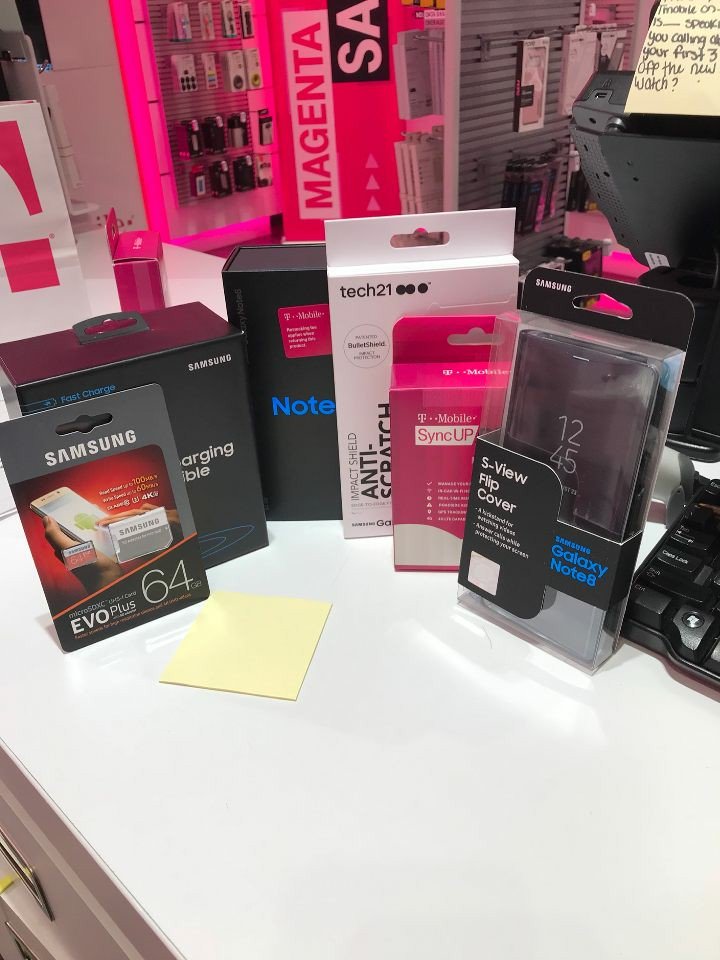 MagentaGabe's tweet photo. We have all your #Samsung needs here at #Sisk @nazarma @isaac2691 @TurtleX97 @ZeekCarlos https://t.co/DODus4aOwu