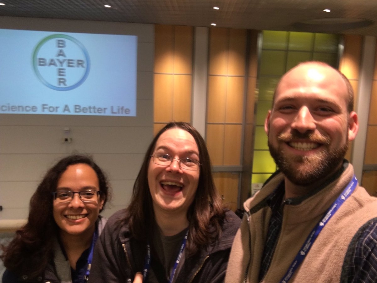AgeOfArthropods's tweet photo. So happy to be at #ESA2017 w/ fellow @insect_taxonomy lab members! #science #entomologists #smithonit https://t.co/32CFoEA9a4
