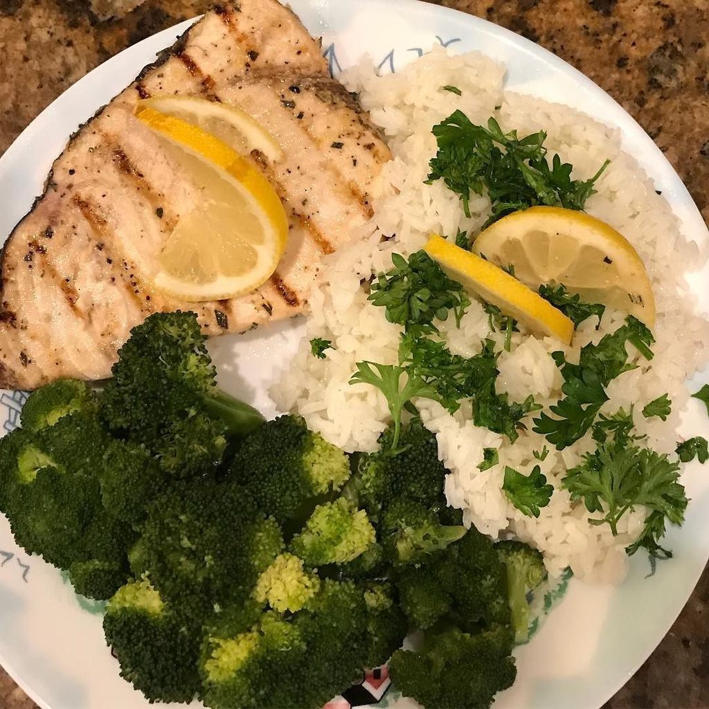 beastofbroward's tweet photo. DINNER TIME!!!
Swordfish steaks, lemon rice with parsley, and fresh broccoli 
#eat #eathealthy #swordfish #broccol… https://t.co/vpzPlLNTuz https://t.co/xY2uIgcFun