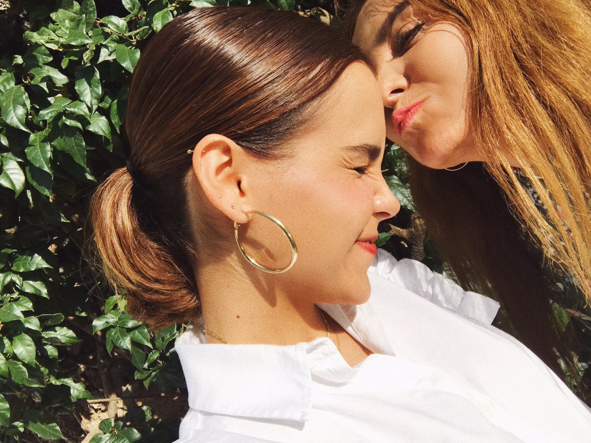 yuyacst's tweet photo. Ella es mi amor. ✨🌼 Feliz cumpleaños a la de los ojitos preciosos. https://t.co/155cumeBHh