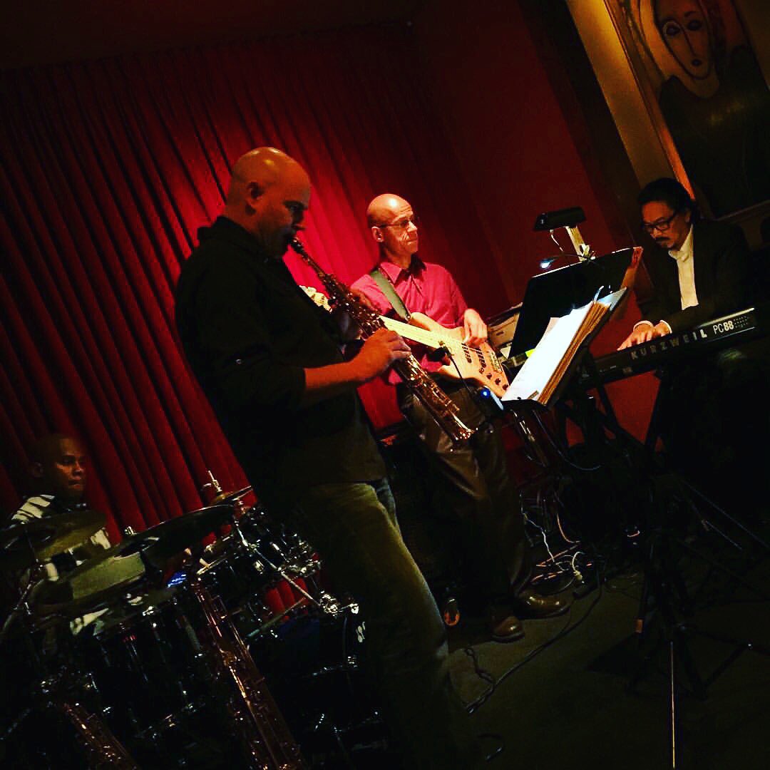 BoyKatindig's tweet photo. Very cool hit with these cats. Nat Scott, Jason Weber & Dave Levray. Lightning doesn’t strike once😎🎹 #jazzhit #socaljazz #jazz https://t.co/NCPMkDdS33