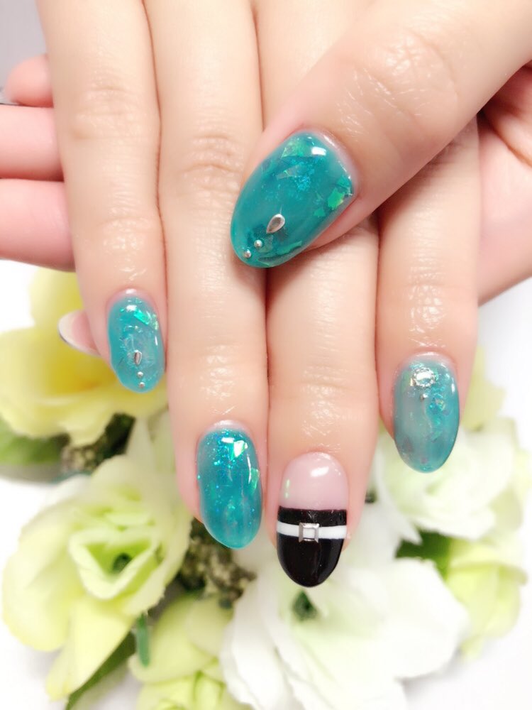 Uzivatel ナイスネイル池袋 Na Twitteru キャラクターモチーフネイル 宝石の国 フォスフォフィライト お衣装の 部分は少なめにできるだけ透明感のある宝石をイメージしました 薬指だけはフォスフォフィライトの目のようにキラキラを多めに W ご来店ありがとうご