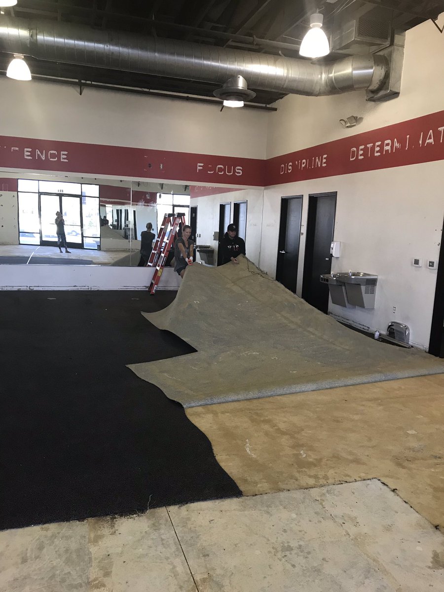 DropSaunaLV's tweet photo. Pulled up all the carpet! Flooring is getting installed this week😍 stay up to date with us! 👍🏼 https://t.co/pZq19m2Xfu