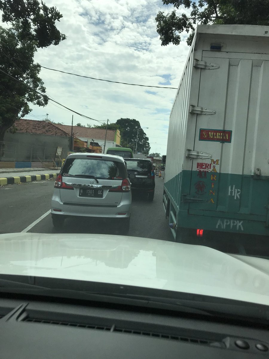 bjsaga's tweet image. Ada antrian dan kepadatan di lokasi perbaikan Jembatan Dringu, Probolinggo @e100ss