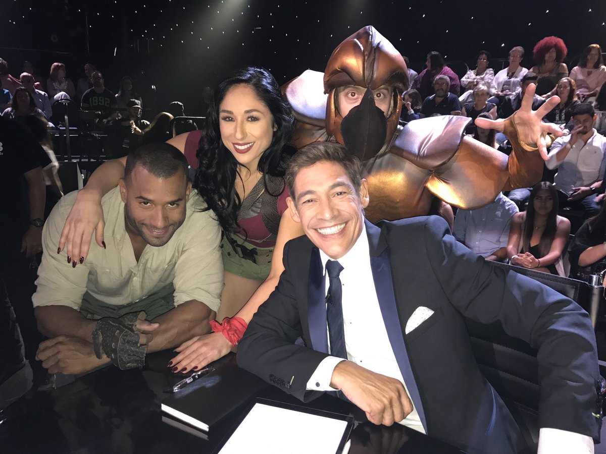 johnnylozada's tweet photo. Opening a lo #jumanji https://t.co/NESdrvWOys