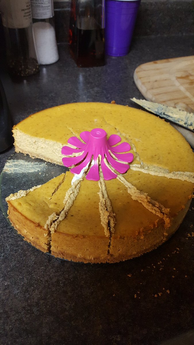 JustxAddxCoffee's tweet photo. When your in direct sales and love to bake. I used: #pamperedchef #springformpan #epicure #pumpkincheesecake #tupperware #cuttingguide https://t.co/pF6SxxZJ3M