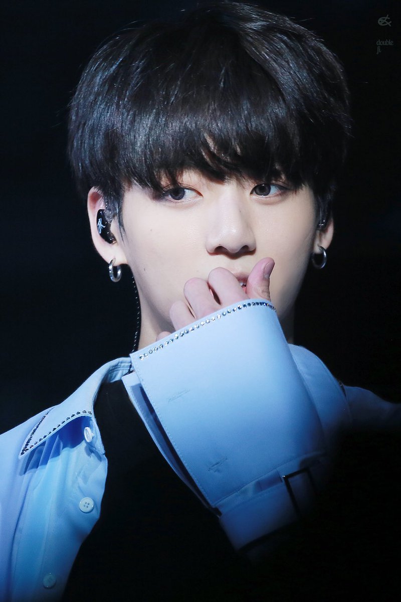 kimseokjinedd's tweet photo. “In this world full of thorns, you are a flower ― soft and delicate.”

#정국 #Jungkook #JK #BTS #방탄소년단 @BTS_twt 

📸 @double_fis https://t.co/rsZLpXjIcX