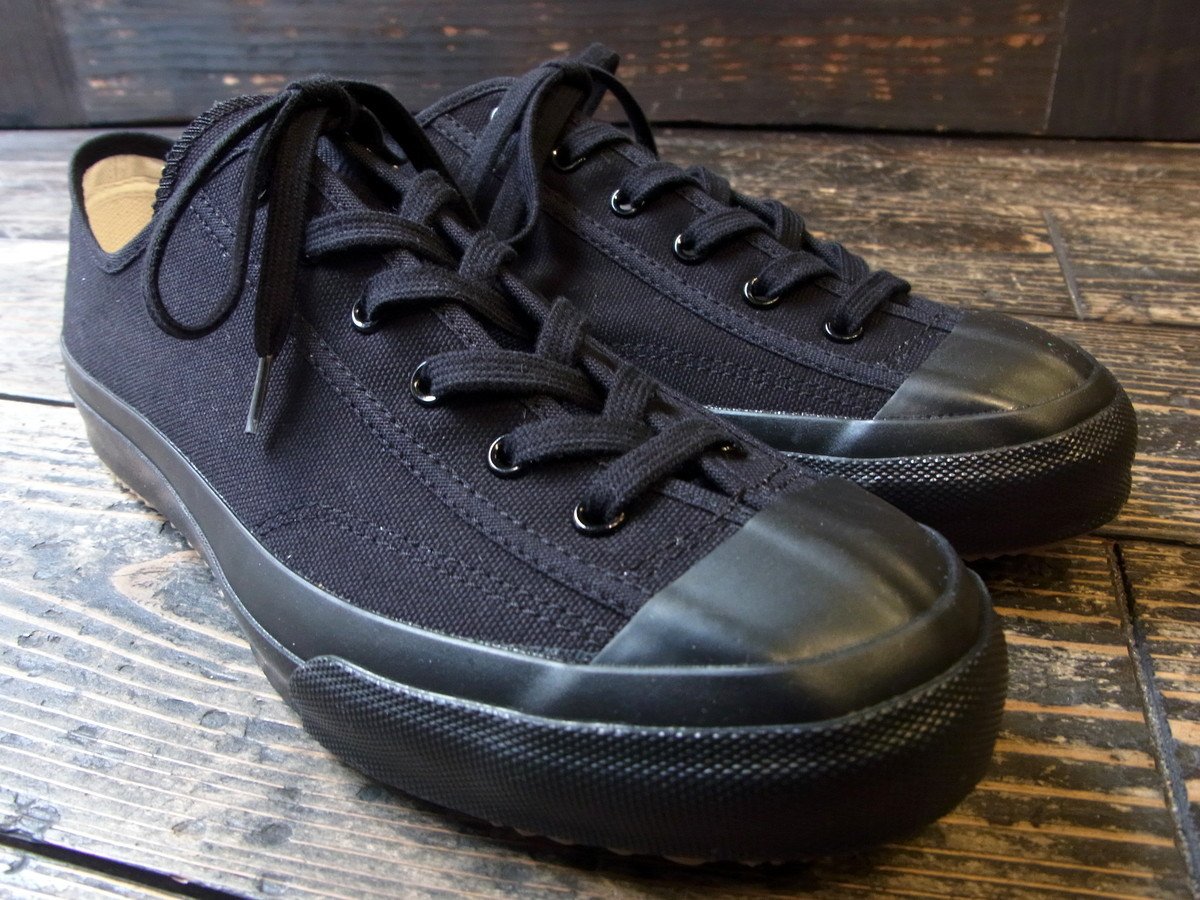 gnarly_in's tweet photo. 【#MADEINKURUME】
FINE VULCANIZED #GYMCLASSIC 8,500(+TAX)
https://t.co/tg59P457rH
SIZE:22.0cm-30.0cm(1E)
*#月星 が60年代に生産していたトレーニングシューズを現代に再現!! https://t.co/SPDdpNSka6