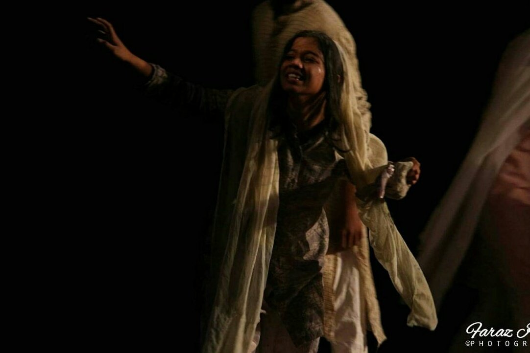 niveditaverma16's tweet photo. An Old lady Got crazy in search of her daughter❤
#Inlovewidmycharacter😊
#PartitionPlay
Dir @ArvindGaur sir
#Asmitatheatre
#Niveditaverma https://t.co/WhzLhhNzzl