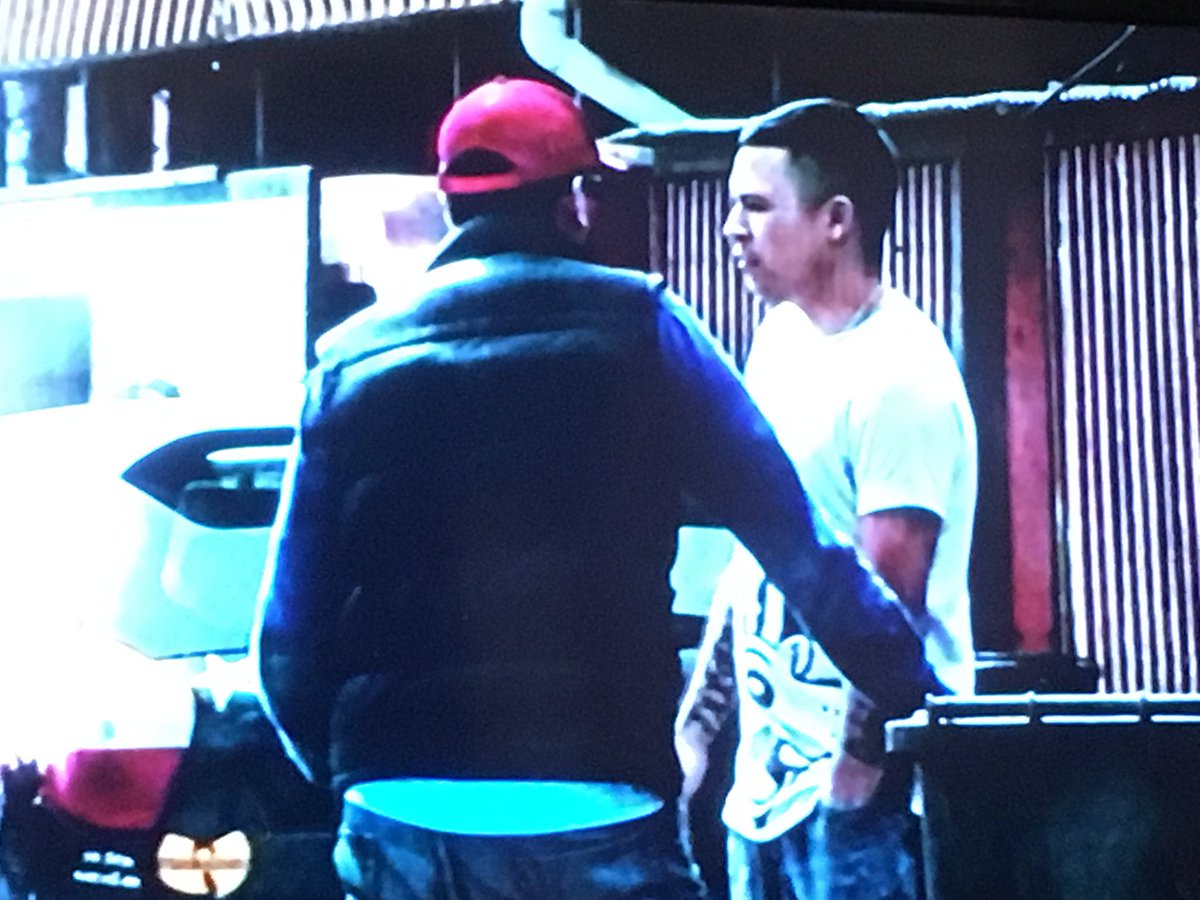 buzz_pablo's tweet photo. Que seguridad tenemos al momento de subirnos a un taxi con la imagen que representa este conductor?? 🤔🔪🔫 #TaxisVsUber https://t.co/CPJktpdO9I