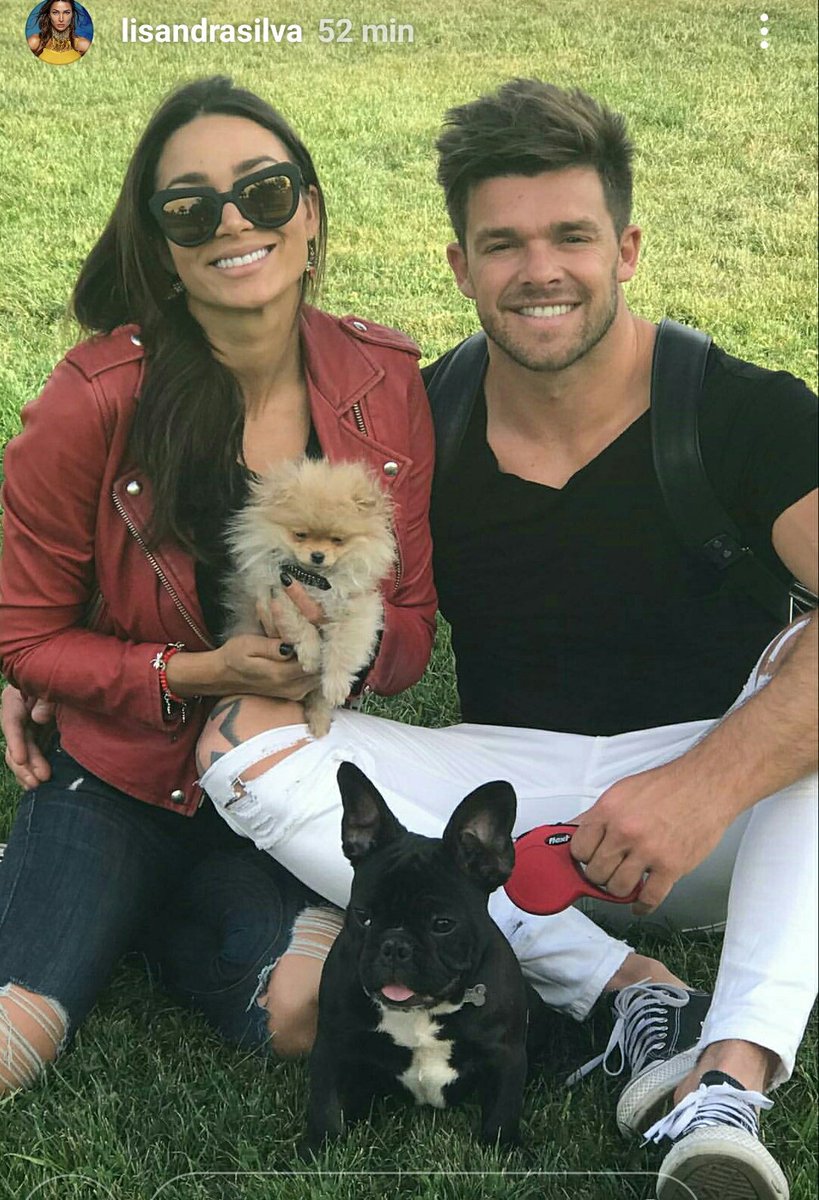 LeandroGPennaM's tweet photo. #Familia #lisandrasilva #LeandroPenna #Lilo 🐕#Sullivan🐶 😍😍 #Santiago #Chile 👫 https://t.co/jfdcMxGJKf