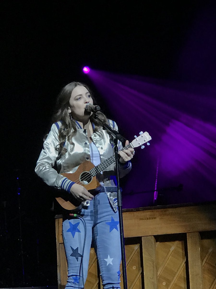 CupcakEm10's tweet photo. @crawford_leanna is a young talented singer. Thanks for blessing Minnesota with a few songs! ❤️🎵🎶 #TheAllInTour https://t.co/9g9XELOw3M