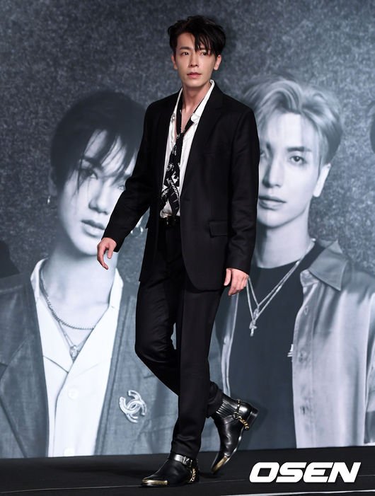 HAE_GIRLS's tweet photo. [News Pic] 171106 @donghae861015 Press Conference #슈퍼주니어_블랙수트_6시 https://t.co/HXv82YM5uv