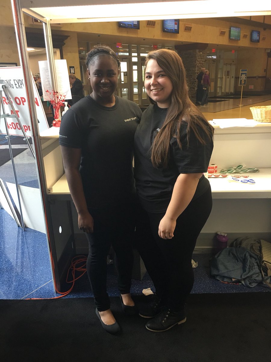 jwu_lea's tweet photo. This weekend members were busy volunteering at Light the Night- Leukemia &amp; Lymphoma Society, Waterfire, &amp; the Original Wedding Expo! #jwulea https://t.co/5Kr28V30MM