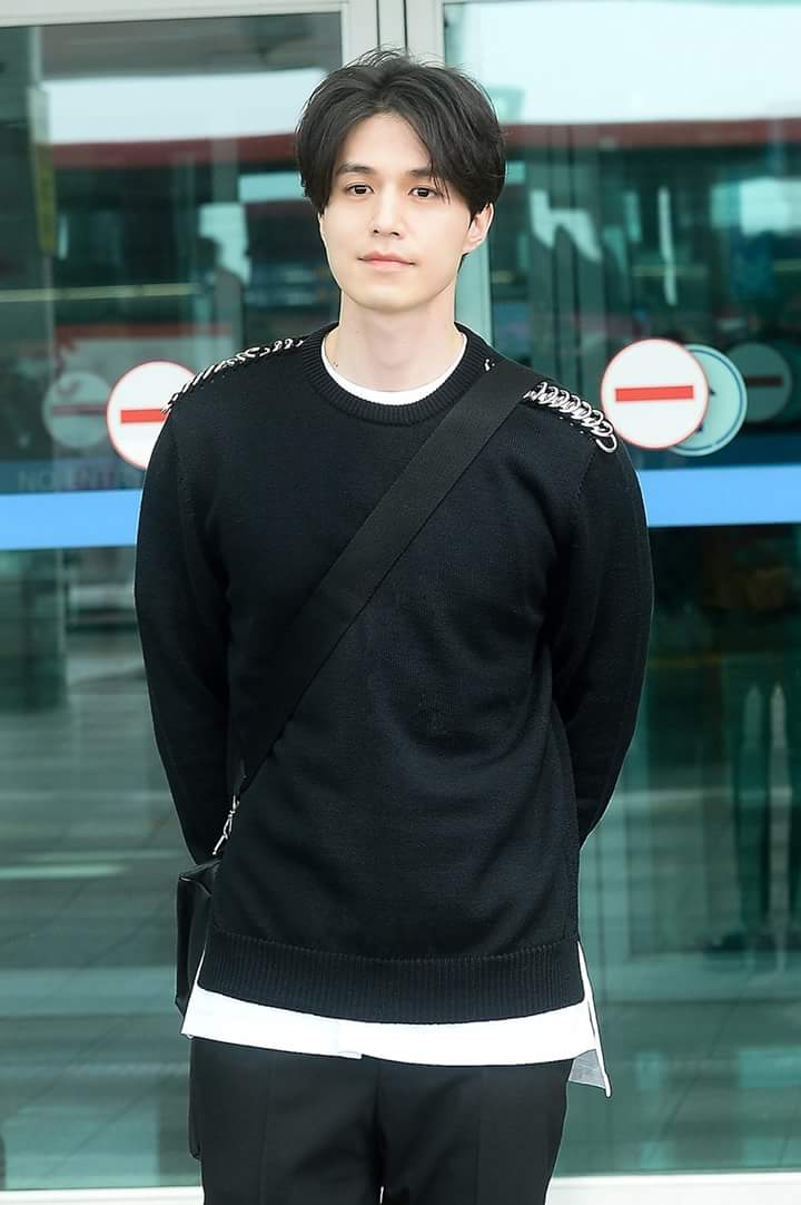        ,    ! 
Happy Birthday, Lee Dong Wook!  