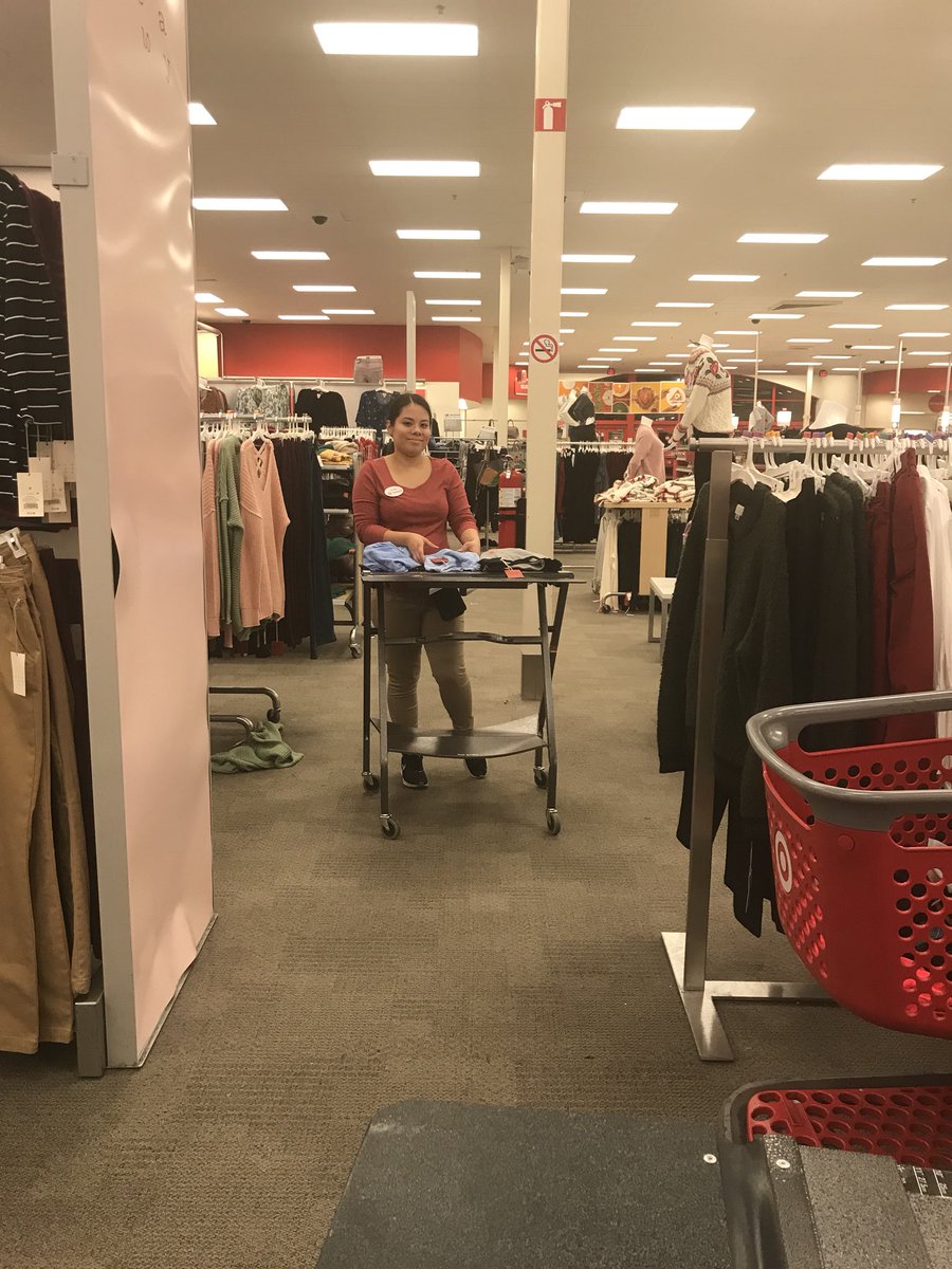 Martinezrocio06's tweet photo. Team work makes the dream work!! #youaretarget #teamworkmakesthedreamwork @jenbradytarget @JasBahia @teaganlyndy @LauraYesitis https://t.co/PhPdzjPpic