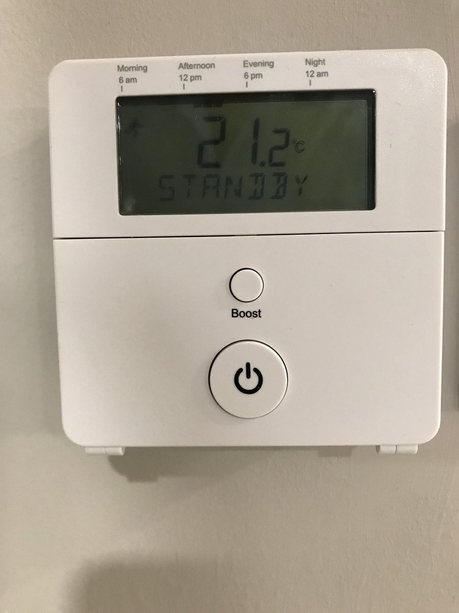 Steffgusto's tweet photo. Heating still not on. Great to wake up with a frost on the ground and 21 degrees through the house. #woodlandsedge @gustohomes https://t.co/yeiNJgZe6z