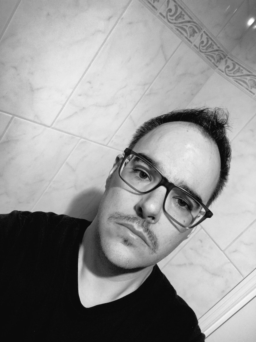 RugolottoTony's tweet photo. #movember2017 #cancer #soutient #OnSeBat @fredericpouhier @Moscato_Show @VINCENT_MOSCATO @jltourre @gilbertbrisbois @EwanjeEpee #rmclive https://t.co/1JZh4r57RF
