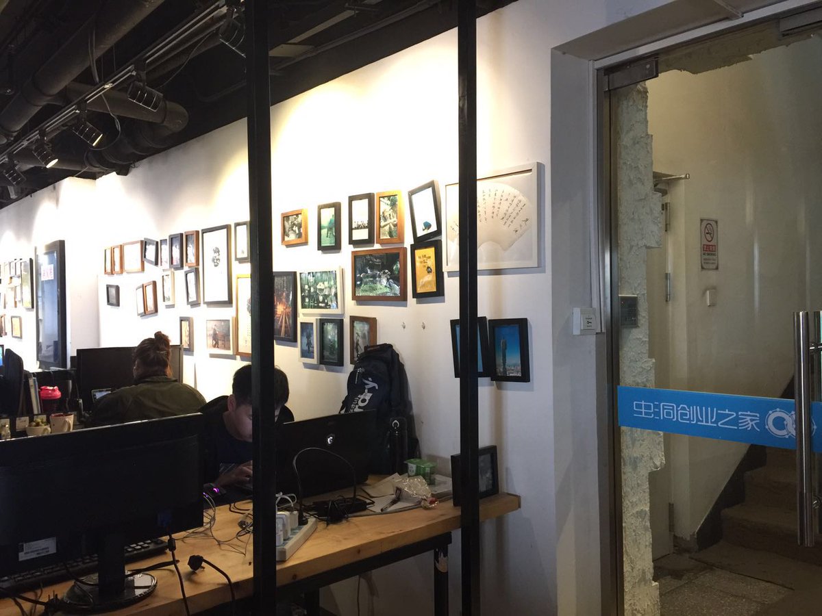 sunnyliu3012's tweet photo. #ETCHLIGHTING #Lighting presents a kind of character at the office of WORMHOLE in #Beijing #China https://t.co/L9Uh07rY1g
