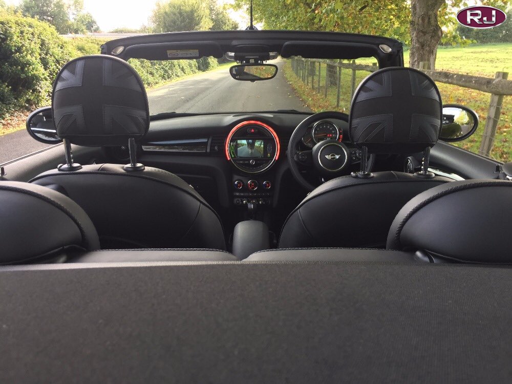SupercarCat's tweet photo. Itโs a #chilly but the top down on this stunning #MiniCopper convertible is a #mondaymust
ยฃ18,495 or ยฃ424 p/m #forsale
@UsedCars4SaleUK https://t.co/Yu77UN8rwa
