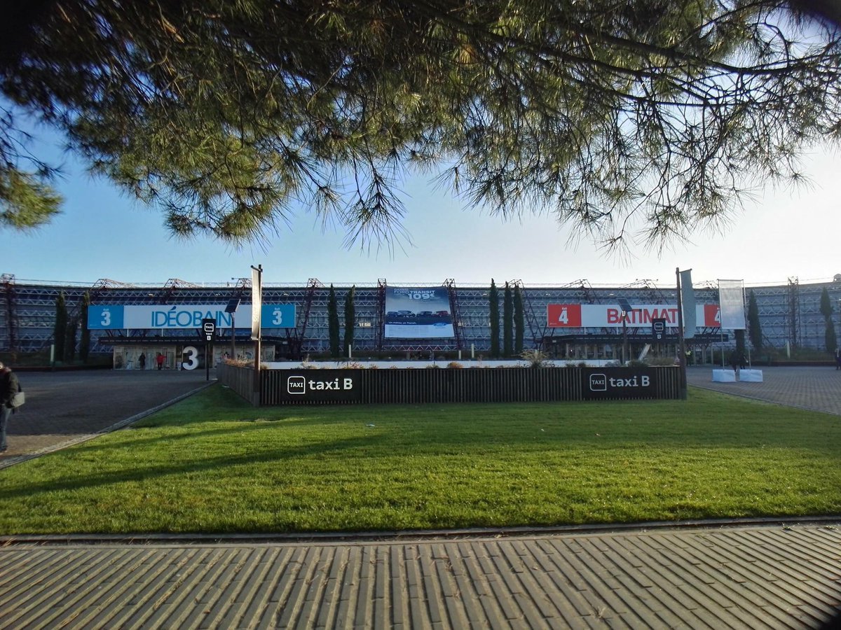 Batimat's tweet photo. C'est parti pour 5 jours de salon !
Nous vous attendons dans les halls 4 à 6 pour vivre avec nous ce #MDB2017. https://t.co/2K0VDsflVP