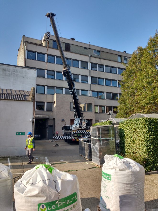 pwillemskul's tweet photo. The installation of our "smart greenroof" started today @Stad_Antwerpen @Le_Prieure_ | EU-H2020 project @brigaid_eu
https://t.co/qRd6kZkAHi https://t.co/4w4QuLKLGM