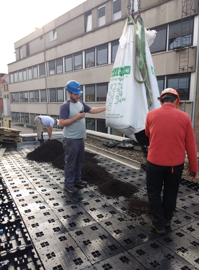 pwillemskul's tweet photo. The installation of our "smart greenroof" started today @Stad_Antwerpen @Le_Prieure_ | EU-H2020 project @brigaid_eu
https://t.co/qRd6kZkAHi https://t.co/4w4QuLKLGM