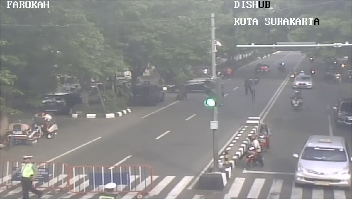 15.18 cctv Penutupan Lajur Utara Sp farokah <a href="/dishubsurakarta/">DISHUB KOTA SURAKARTA</a> Persiapan Simulasi Kereta Kencana Mantu RI 1 @soloposfm @pro2ska <a href="/riafmsolo/">Ria FM Solo</a>
