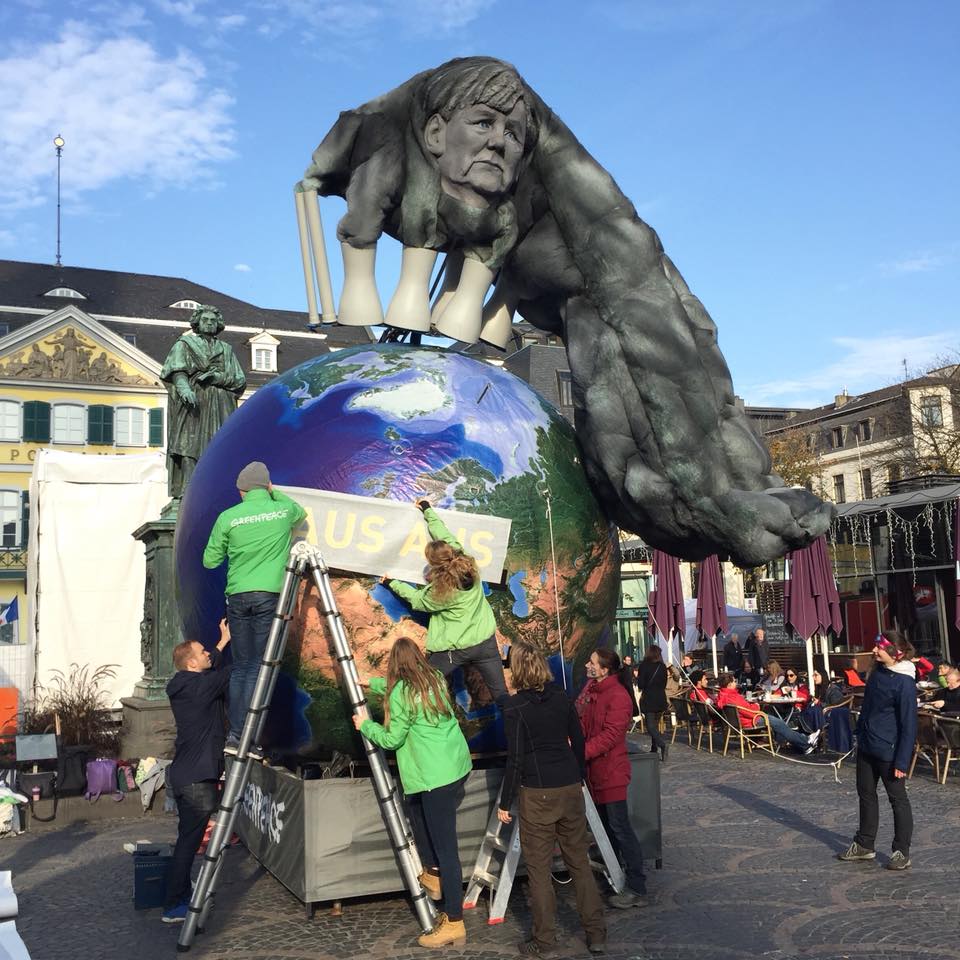 lizzprintz's tweet photo. Bravo aux manifestants pour un plan climatique ambitieux, contraignant et socialement équitable. #Bonngo #timesupriseup #REDisthenewGREEN https://t.co/UqxK8nx9ZX
