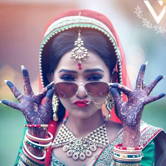 vedastories's tweet photo. Beautiful Brides wear Sunglasses like an Eye Shadow,
Exactly like @Saniya😎😎
#MondayMotivation #ParadisePapers #Married2Med #mun2017 #wedding https://t.co/LjoDvPPuDt